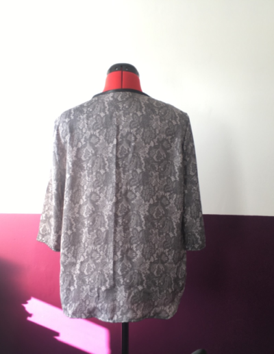 Creation-sur-modele-existant-chemisier-en-satin-dentelle-dos-Studio-Couture