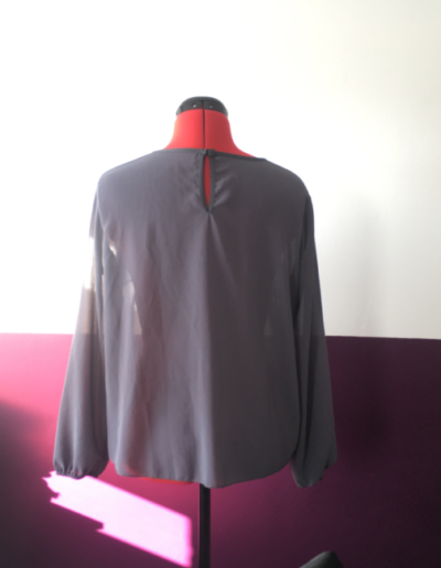 Modele-existant-chemisier-en-satin-dentelle-dos-Studio-Couture (2)